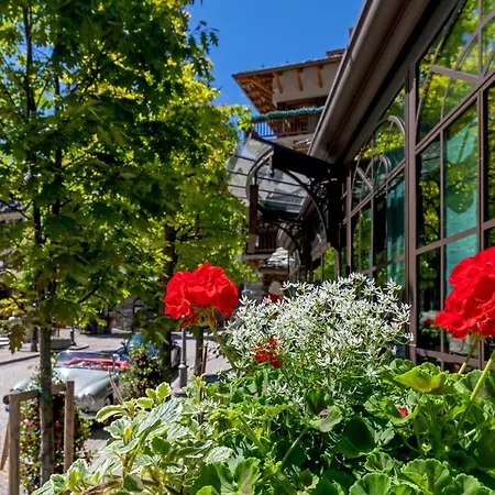 Hotell Fiocco Di Neve Relais &